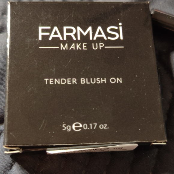 Farmasi make up combo - Picture 6 of 13